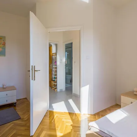 Apartment Lovely In With Kitchen Porec