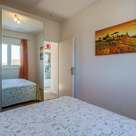 Apartment Lovely In With Kitchen Porec