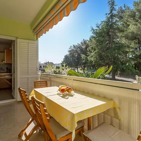 Apartment Lovely In With Kitchen Porec